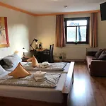 Lindenhof بيت ضيافة 3*